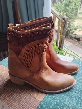 Summit White Mountain Womens  "Tallie" Leather Boots  Sz 8 / 38 cowgirl hobo